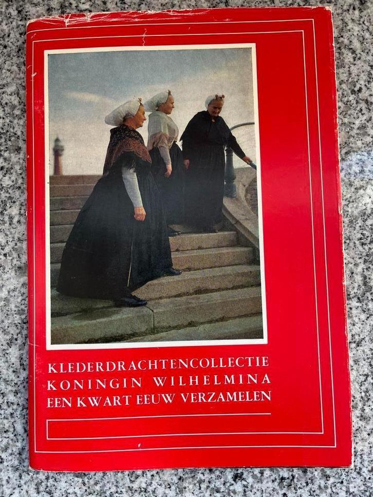 Klederdrachtencollectie Koningin Wilhelmina 1948 – 1973, Boeken, Mode, Gelezen, Mode algemeen, Verzenden
