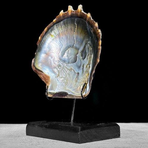 Prachtige gegraveerde parelmoer op een aangepaste standaard, Antiek en Kunst, Kunst | Designobjecten