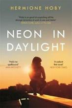 Neon in daylight by Hermione Hoby (Paperback), Verzenden, Gelezen, Hermione Hoby