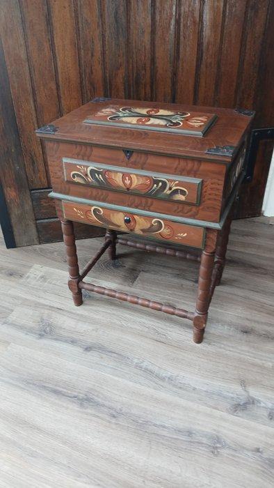 Kast - Hout - Kastje voor naai gerei, Antiek en Kunst, Antiek | Overige Antiek