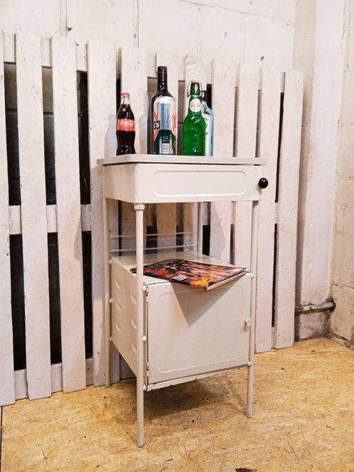 Medicijnkastje - Vintage industriële kast - Staal, Antiek en Kunst, Antiek | Wandborden en Tegels