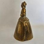 België. Tafelbel (1) Dame in jurk met hoed en vlechtjes ca.