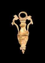 Oud-Grieks, Hellenistisch Goud Amphora hanger met dolfijnen