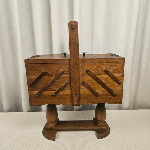 Kist - Met koper beslag - Hout - uitvouwbare naaikist, Antiek en Kunst, Curiosa en Brocante