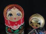 Twee unieke handgemaakte Russische matroesjka sets -