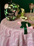 Tafelkleed met waaiermotief, roze op wit, voor grote tafels.