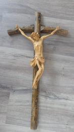 Snijwerk, Altes  Holzkreuz mit   gekreuzigten Jesus  -
