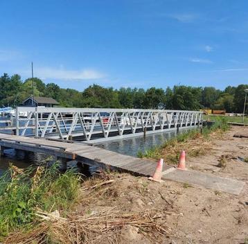 Huur een aluminium loopbrug van 24 meter voor uw project beschikbaar voor biedingen