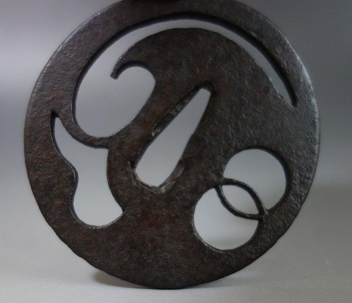 Zwaardsmid Tsuba tomoe ring fan - IJzer (gegoten/gesmeed) -, Antiek en Kunst, Antiek | Overige Antiek