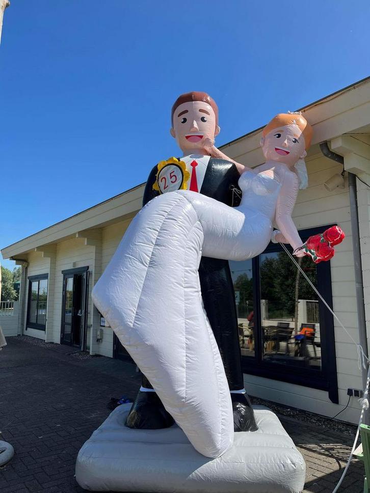 Opblaasbaar Bruidspaar 4 Meter Hoog Te Huur, Hobby en Vrije tijd, Feestartikelen | Verhuur, Geboorte of Huwelijk, Nieuw