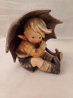 Goebel - Beeldje - Hummel figuur jongetje met paraplu van