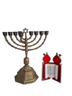 Chanoekia (2) - Messing, Fluweel, Papier - Menorah en Tohrah