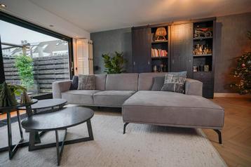 Loungebank Iris, stevig bank met brede chaise longe
