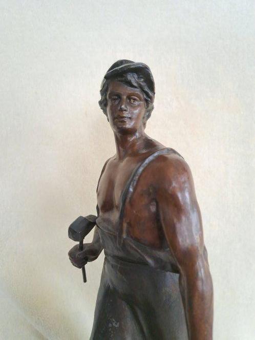 sculptuur, De Wapensmid - 39 cm - Zinklegering - 1900, Antiek en Kunst, Antiek | Keramiek en Aardewerk