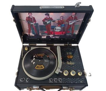 Beatles, The Beatles - Pick-up Compact Disc Player and Radio beschikbaar voor biedingen