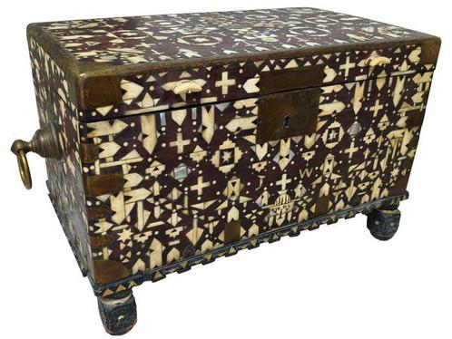 Anglo-Indian chest met zeldzame decoratie - Been,, Antiek en Kunst, Kunst | Niet-Westerse kunst