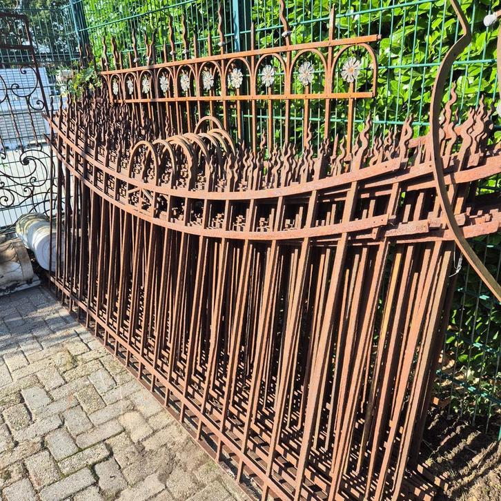Oud IJzeren Hekwerk En Oude IJzeren Poorten In Diverse Maten, Tuin en Terras, Tuinhekken en Hekwerk, Sierhekwerk, Gebruikt, Met poort