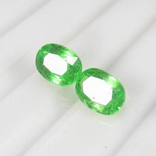 2 pcs Groen Tsavoriet - 3.00 ct - nternational Colored, Sieraden, Tassen en Uiterlijk, Edelstenen