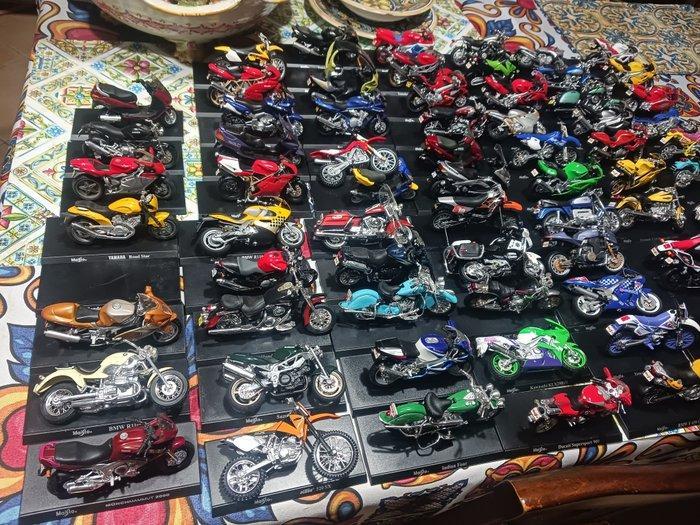Maisto - Model motorfiets (70), Hobby en Vrije tijd, Modelauto's | 1:5 tot 1:12