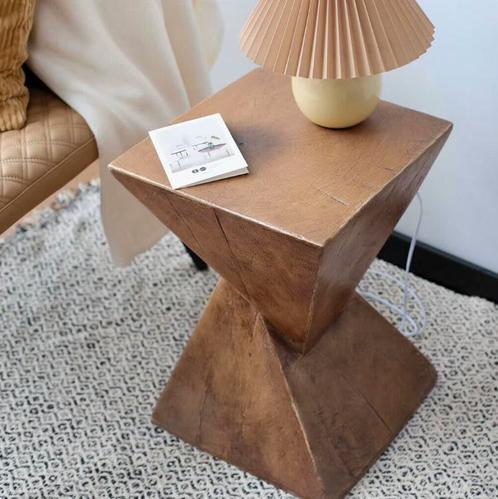 Zandloper Bijzettafel Hout-look van Lichtgewicht Beton, Huis en Inrichting, Tafels | Bijzettafels, 45 tot 60 cm, Minder dan 55 cm