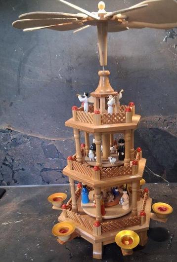 Kerstdecoratie - Vintage kerstpiramide - Hout beschikbaar voor biedingen