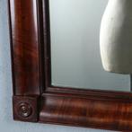 Strakke Biedermeier spiegel met holle bloemmahonie lijst ca, Antiek en Kunst, Ophalen of Verzenden