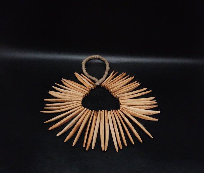 Magnifique collier - sculptuur - rechstgeach - Democratische, Antiek en Kunst, Kunst | Niet-Westerse kunst