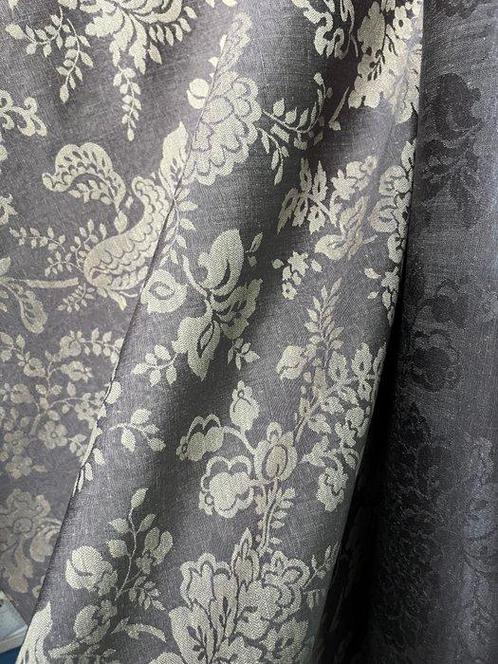 Tijdloze elegantie: prachtig Florentia-weefsel in Luigi, Antiek en Kunst, Antiek | Kleden en Textiel