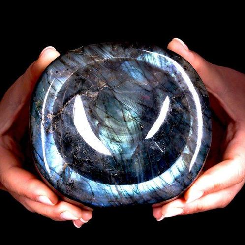 Holletje in natuurlijke labradoriet – iriserende reflecties, Verzamelen, Mineralen en Fossielen