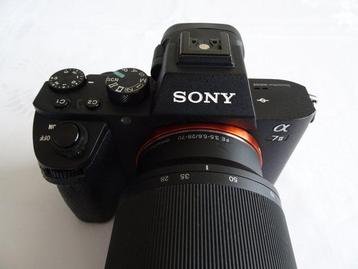 Sony Alfa 7 Mark 2 + FE 28-70 Digitale camera beschikbaar voor biedingen