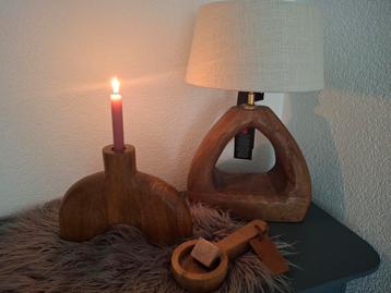 Lamp mango hout met off white kap beschikbaar voor biedingen
