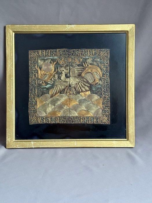 Textiel - 27 cm - 25.5 cm - Chinese zijden badge, Antiek en Kunst, Antiek | Overige Antiek