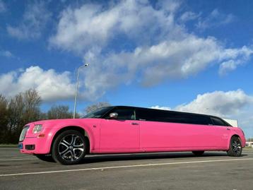Roze limousine Roze limo huren. roze gala limousine