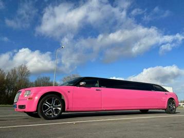 Roze limousine Roze limo huren. roze gala limousine beschikbaar voor biedingen