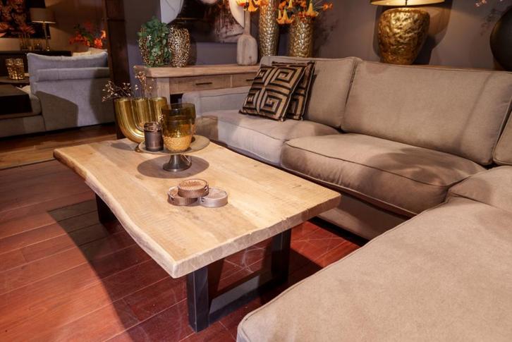 Eiken boomstamtafel in geheel massief rustiek eiken, Huis en Inrichting, Tafelonderdelen