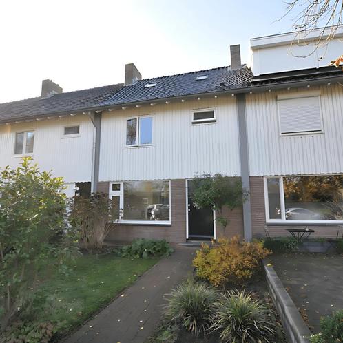 Eengezinswoning met tuin, gemeubileerd en wasmachi..., Huizen en Kamers, Huizen te koop
