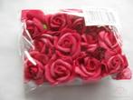 Mini foam roos 2 cm. Fuchsia zelfklevend / pak Kindercorsage, Nieuw, Ophalen of Verzenden