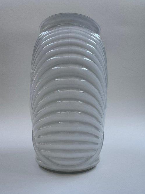 Vaas - Opaline glas - Klassiek zonnestraalmotief, Antiek en Kunst, Kunst | Designobjecten