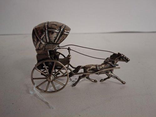 DHX - Miniatuur figuur - Doonroosje koets en hobbelpaard., Antiek en Kunst, Antiek | Goud en Zilver