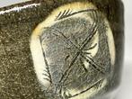 Nanzan Kiln Tea Bowl in Ash Glaze “Kuruma” (Imperial Theme:, Antiek en Kunst
