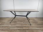 Tafel - Hout, IJzer - Eettafel uit de jaren 60 van ijzer met, Antiek en Kunst, Kunst | Designobjecten