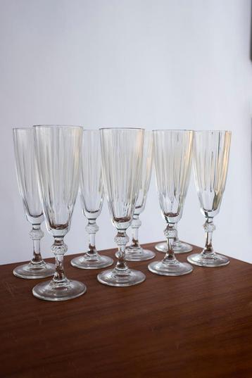 Set van 8 vintage kristal geslepen champagneflutes beschikbaar voor biedingen