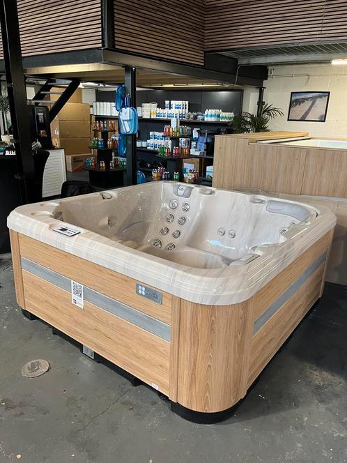 Nieuw - Jacuzzi Passion spa Relax 2x ligplaats compleet, Tuin en Terras, Bubbelbaden en Hottubs, Vast, Nieuw, Filter, Trap