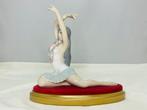 Nao by Lladró - sculptuur, Hawaiana (P) - 18 cm - Porselein, Antiek en Kunst