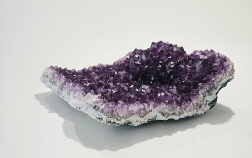 Amethist Ruw 4,316kg (interieurstuk) zie filmpje, Verzamelen, Mineralen en Fossielen, Ophalen of Verzenden