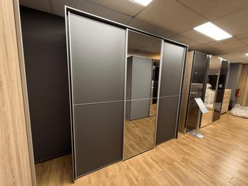 Kledingkast Sinfonie Plus **SHOWROOMMODEL** beschikbaar voor biedingen