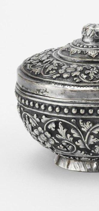 Doos - voor geneeskrachtige kruiden of tabak - Zilver - Doos, Antiek en Kunst, Kunst | Niet-Westerse kunst