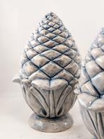 Decoratief ornament - Italië - Paar keramische dennenappels, Antiek en Kunst