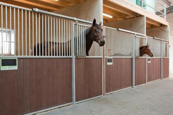 Paardenboxen uit voorraad | stalwanden | paardenstal beschikbaar voor biedingen