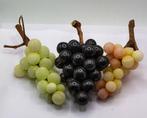 Fruitschaal (3) - Tre grappoli di uva in marmo  con vero, Antiek en Kunst, Curiosa en Brocante